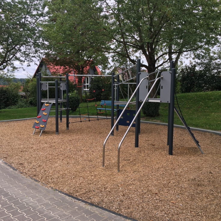 Bild 2: Spielplatz am Hallenberg