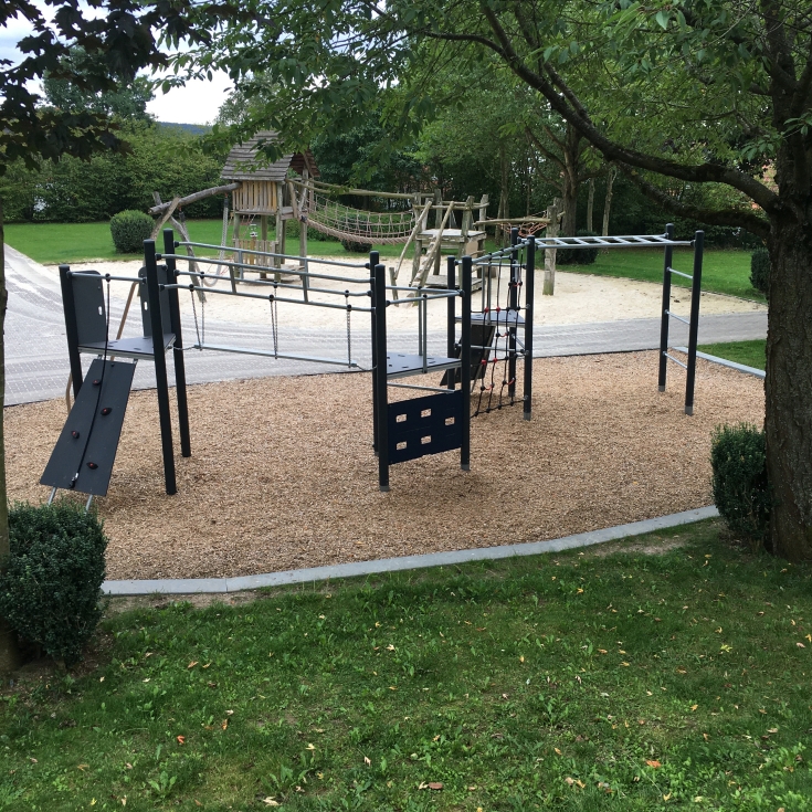 Bild 4: Spielplatz am Hallenberg