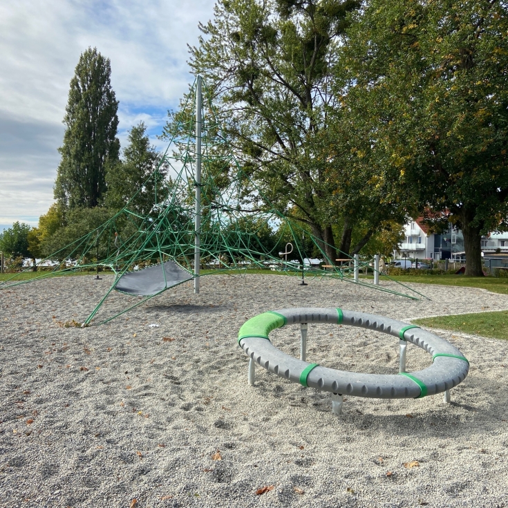 Bild 4: Spielplatz am Rathaus