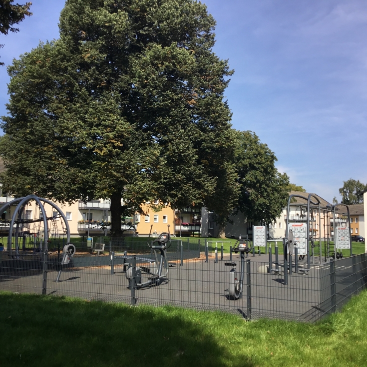Bild 2: Spielplatz und Fintessplatz an der Erdmannstraße