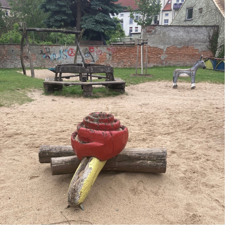 Bild zum Spielplatz Spielplatz Angerstraße Eselspielplatz