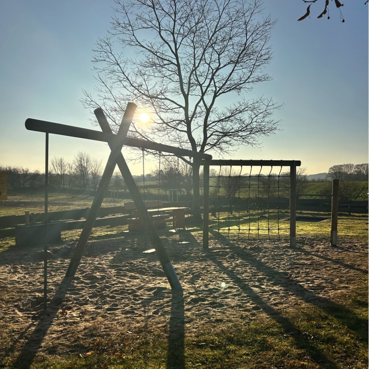 Bild zum Spielplatz Spielplatz Dorfgemeinschaftshaus Rodenbek