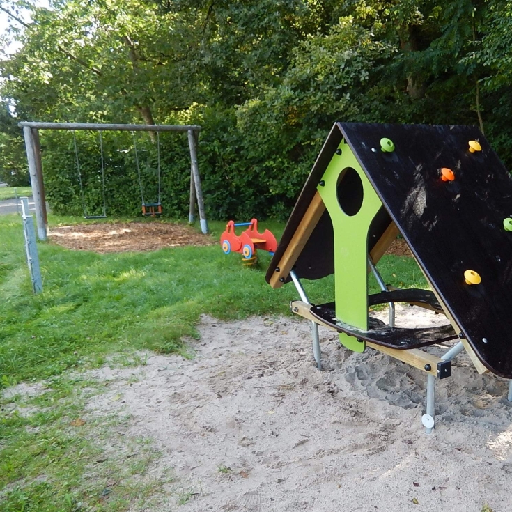 Bild zum Spielplatz Spielplatz Ernst-Reuter-Straße