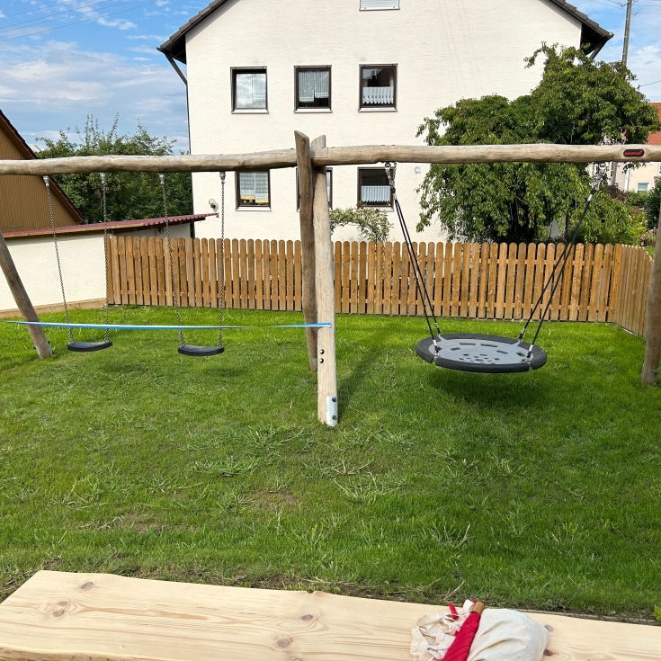 Bild 2: Spielplatz Feigenhofen