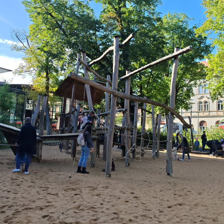 Bild zum Spielplatz Spielplatz im Harmoniegarten