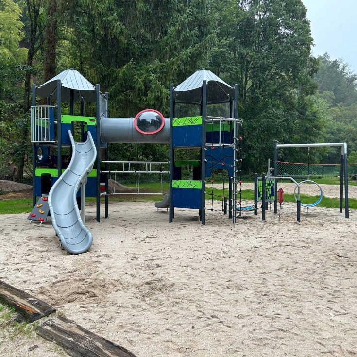 Bild 3: Spielplatz im Kurpark