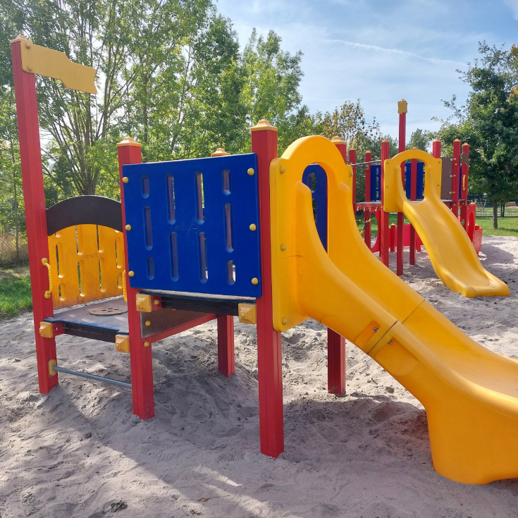 Bild 2: Spielplatz Im Wiesengrund