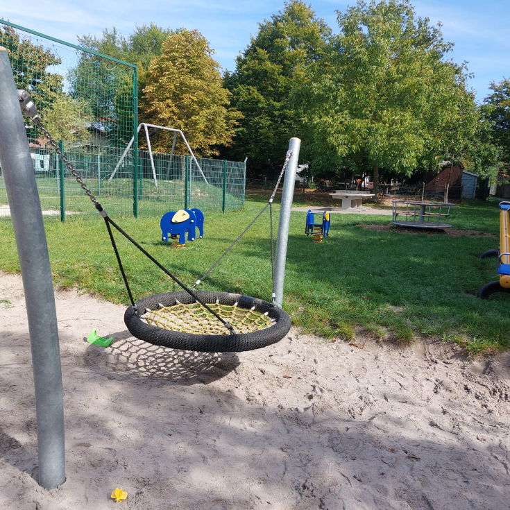 Bild 3: Spielplatz Im Wiesengrund