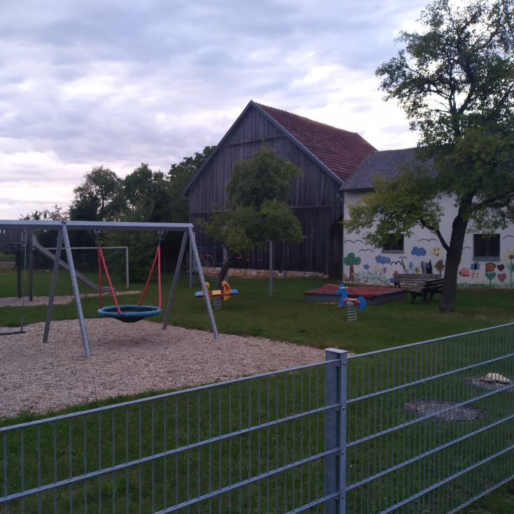 Bild 2: spielplatz