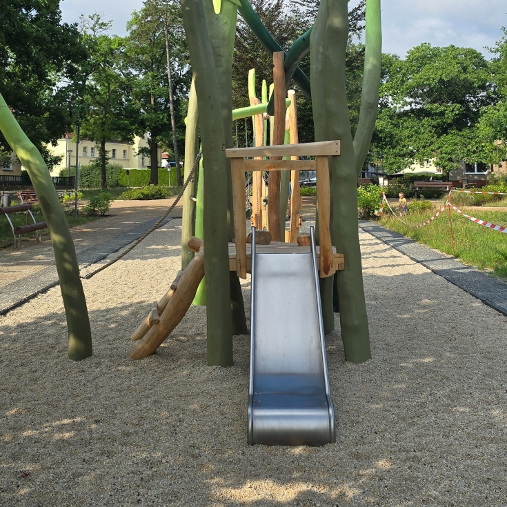 Bild 3: Spielplatz