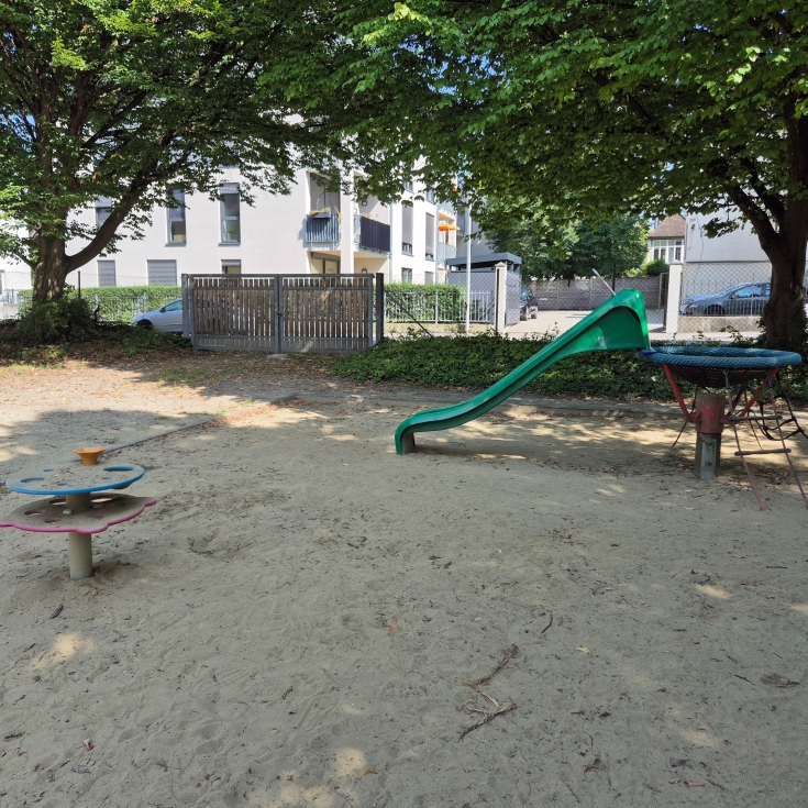 Bild 3: Spielplatz Möttelinstraße