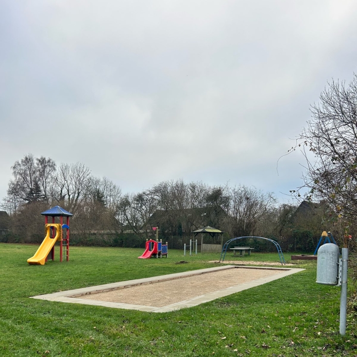 Bild zum Spielplatz Spielplatz u. Boulebahn, Schoolredder