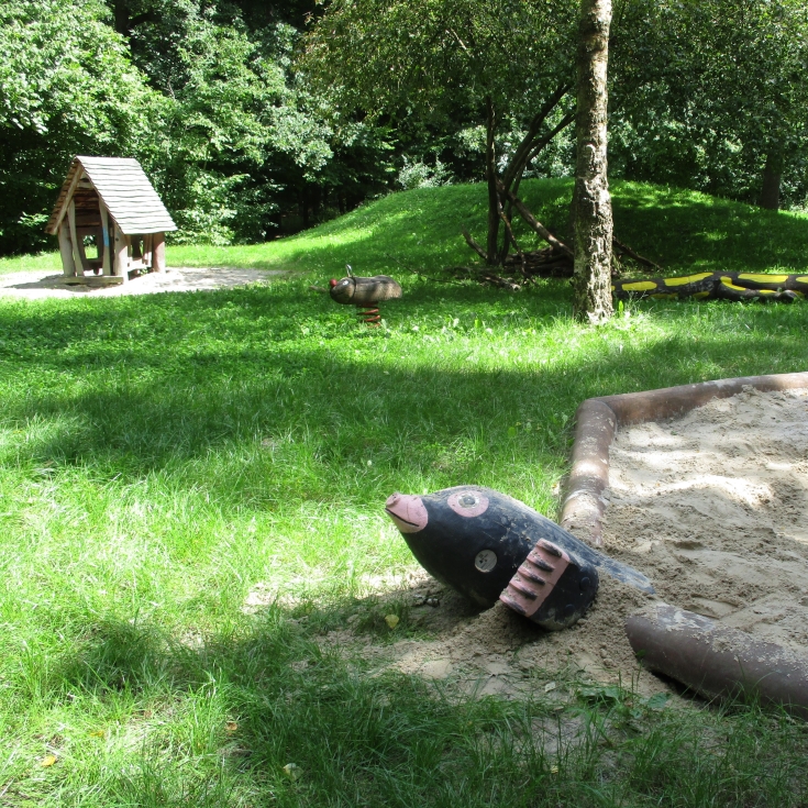 Bild zum Spielplatz Waldspielplatz Rotfederweg