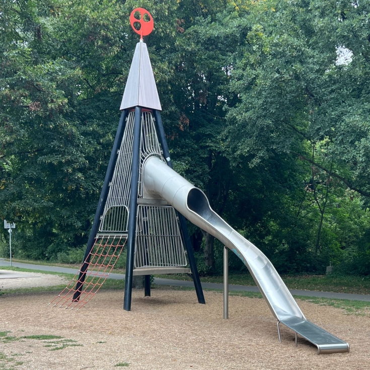 Bild zum Spielplatz Mehrgenerationenspielplatz