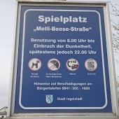 Bild vom Spielplatz anzeigen.