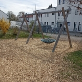 Bild vom Spielplatz anzeigen.