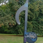 Bild vom Spielplatz anzeigen.