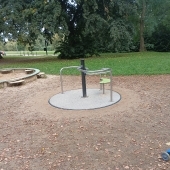 Bild vom Spielplatz anzeigen.