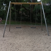 Bild vom Spielplatz anzeigen.