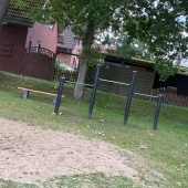 Bild vom Spielplatz anzeigen.
