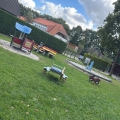 Bild vom Spielplatz anzeigen.