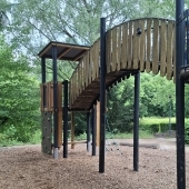 Bild vom Spielplatz anzeigen.