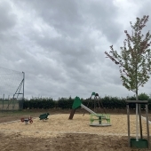 Bild vom Spielplatz anzeigen.