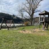 Bild vom Spielplatz anzeigen.
