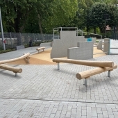 Bild vom Spielplatz anzeigen.