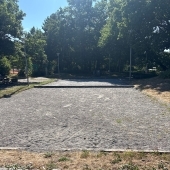 Bild vom Spielplatz anzeigen.