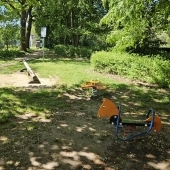 Bild vom Spielplatz anzeigen.
