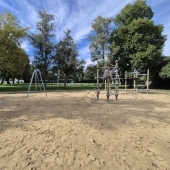 Bild vom Spielplatz anzeigen.