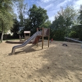Bild vom Spielplatz anzeigen.