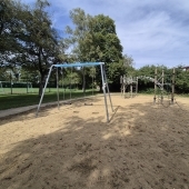 Bild vom Spielplatz anzeigen.