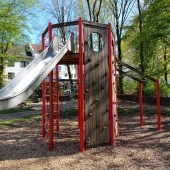 Bild vom Spielplatz anzeigen.