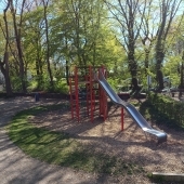 Bild vom Spielplatz anzeigen.