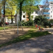 Bild vom Spielplatz anzeigen.
