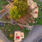 Bild vom Spielplatz anzeigen.