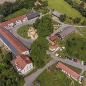 Bild vom Spielplatz anzeigen.
