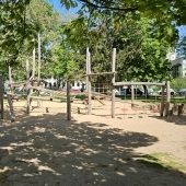 Bild vom Spielplatz anzeigen.