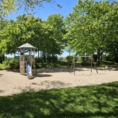 Bild vom Spielplatz anzeigen.
