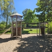 Bild vom Spielplatz anzeigen.
