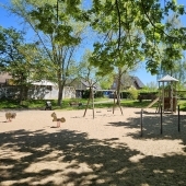 Bild vom Spielplatz anzeigen.