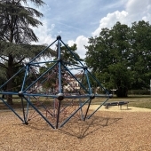 Bild vom Spielplatz anzeigen.