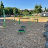 Bild vom Spielplatz anzeigen.