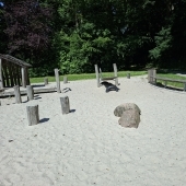 Bild vom Spielplatz anzeigen.