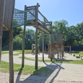 Bild vom Spielplatz anzeigen.