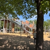 Bild vom Spielplatz anzeigen.