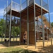 Bild vom Spielplatz anzeigen.