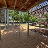 Bild vom Spielplatz anzeigen.